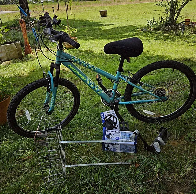 Bundle Deal Nishiki Pueblo 24" Kids Bike V-Brake Basket Grip Shifters