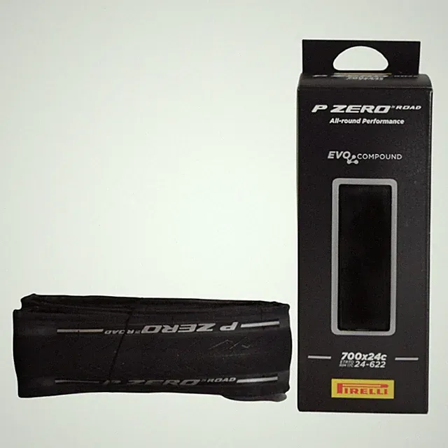 PIRELLI P Zero Road 24-622 Black Folding Tire 700 x 24c