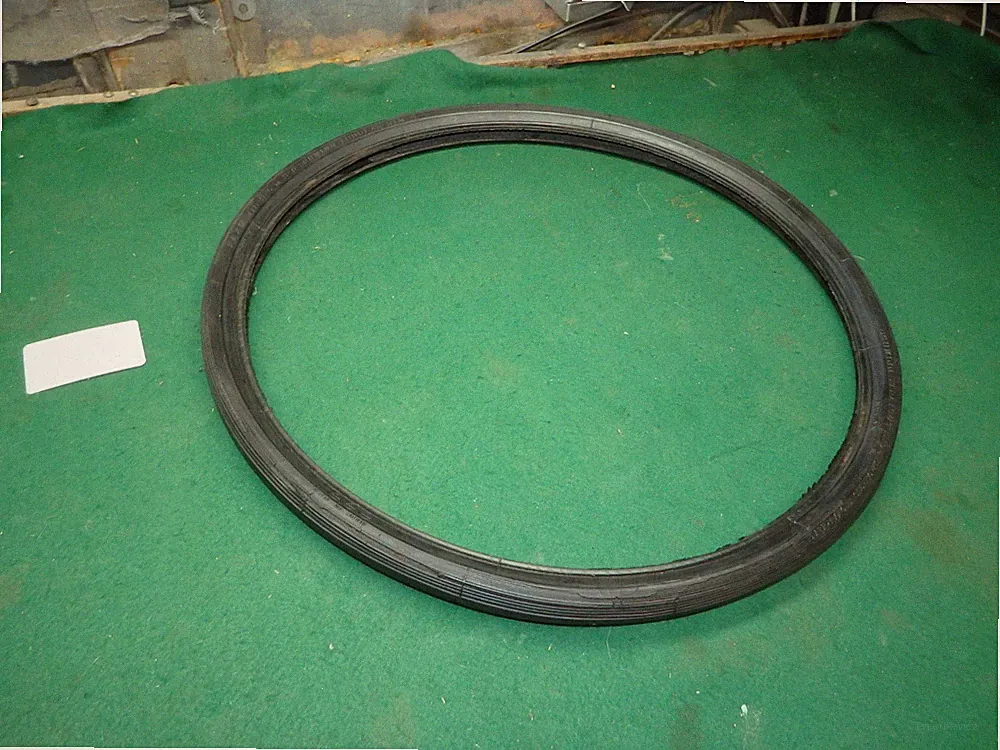 SCHWINN 24 x 1-3/8 MANTA RAY Front Touring BICYCLE TIRE USA #1 (Cracks)