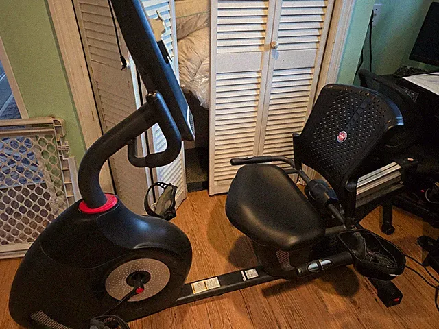 Schwinn 270 Recumbent Exercise Bike Fan USB 29 Programs 25 Resistance